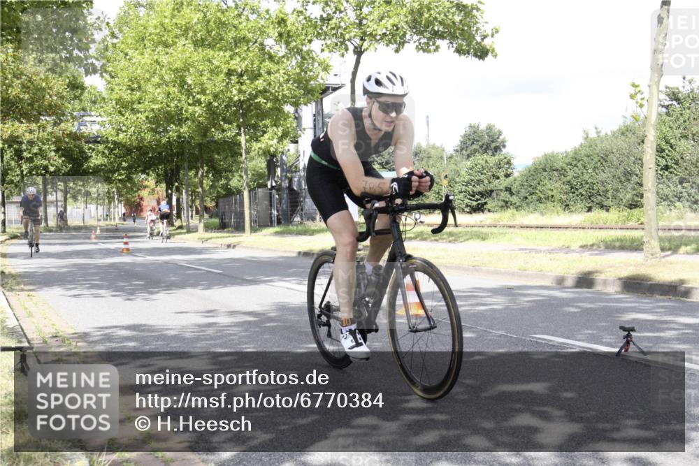 11.08.2024 - GEWOBA Citytriathlon Bremen H.Heesch http://msf.ph/oto/6770384 11.08.2024 12:07:40 Radfahren 785, 792, 794, 817, 829, 848, 929 meine-sportfotos.de