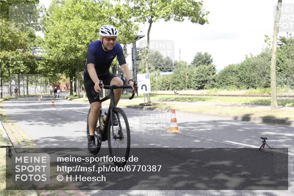 11.08.2024 - GEWOBA Citytriathlon Bremen H.Heesch http://msf.ph/oto/6770387 11.08.2024 12:07:42 Radfahren 785, 794, 817, 829, 851, 929 meine-sportfotos.de