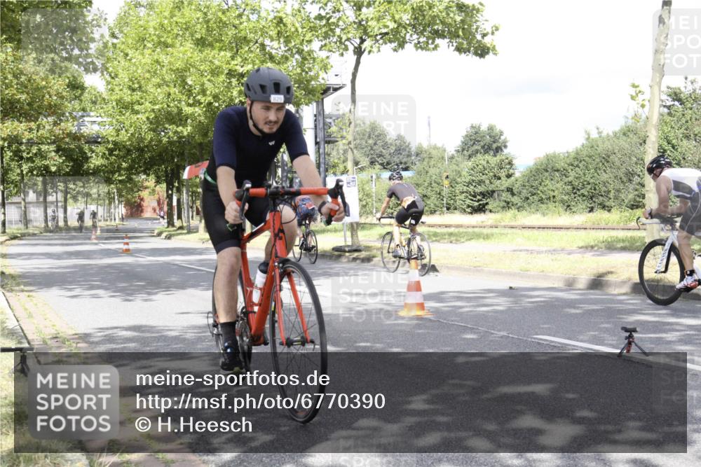 11.08.2024 - GEWOBA Citytriathlon Bremen H.Heesch http://msf.ph/oto/6770390 11.08.2024 12:07:48 Radfahren 785, 794, 809, 817, 829, 851, 929 meine-sportfotos.de