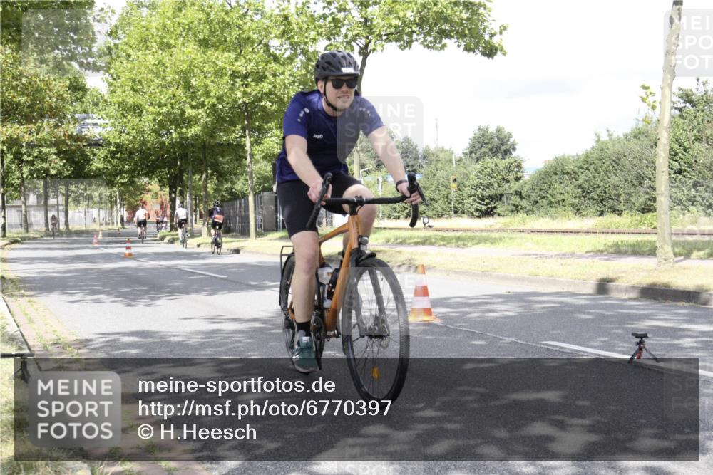 11.08.2024 - GEWOBA Citytriathlon Bremen H.Heesch http://msf.ph/oto/6770397 11.08.2024 12:07:57 Radfahren 809, 818, 829, 832, 851, 894, 929 meine-sportfotos.de