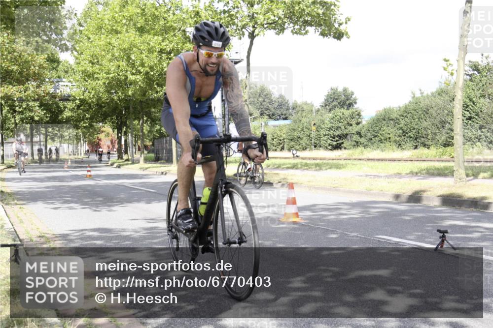 11.08.2024 - GEWOBA Citytriathlon Bremen H.Heesch http://msf.ph/oto/6770403 11.08.2024 12:08:08 Radfahren 748, 762, 803, 809, 818, 832, 894, 949, 979 meine-sportfotos.de