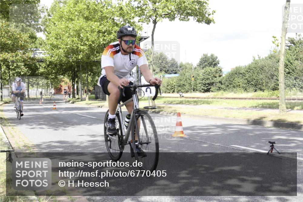 11.08.2024 - GEWOBA Citytriathlon Bremen H.Heesch http://msf.ph/oto/6770405 11.08.2024 12:08:11 Radfahren 748, 762, 803, 818, 832, 881, 894, 949, 979 meine-sportfotos.de