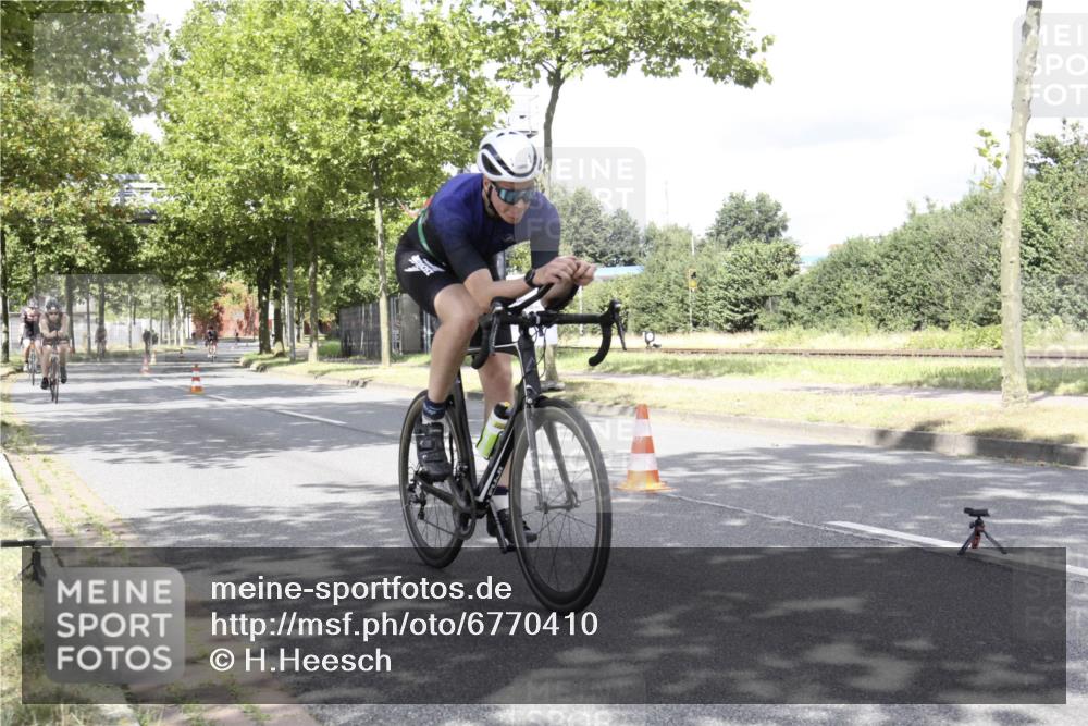 11.08.2024 - GEWOBA Citytriathlon Bremen H.Heesch http://msf.ph/oto/6770410 11.08.2024 12:08:13 Radfahren 748, 762, 803, 818, 832, 881, 894, 949, 979 meine-sportfotos.de