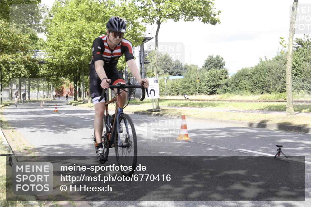 11.08.2024 - GEWOBA Citytriathlon Bremen H.Heesch http://msf.ph/oto/6770416 11.08.2024 12:08:16 Radfahren 748, 762, 803, 818, 832, 881, 894, 949, 979, 1021 meine-sportfotos.de