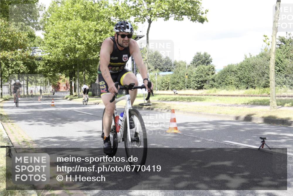11.08.2024 - GEWOBA Citytriathlon Bremen H.Heesch http://msf.ph/oto/6770419 11.08.2024 12:08:20 Radfahren 748, 762, 803, 832, 881, 894, 949, 979, 1021 meine-sportfotos.de