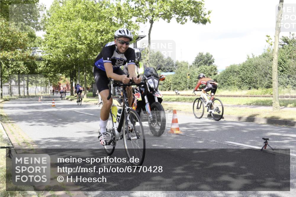 11.08.2024 - GEWOBA Citytriathlon Bremen H.Heesch http://msf.ph/oto/6770428 11.08.2024 12:08:29 Radfahren 803, 881, 963, 966, 979, 981, 1021 meine-sportfotos.de