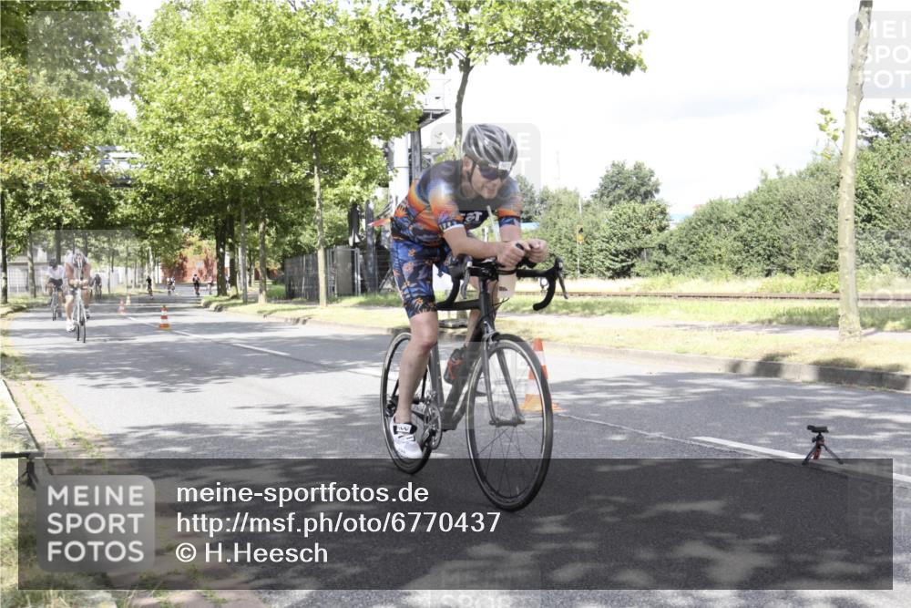 11.08.2024 - GEWOBA Citytriathlon Bremen H.Heesch http://msf.ph/oto/6770437 11.08.2024 12:08:40 Radfahren 741, 742, 796, 963, 966, 981, 1021, 1022 meine-sportfotos.de