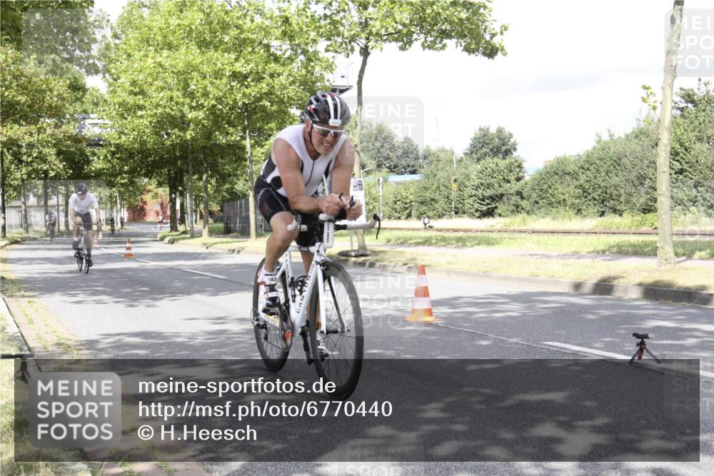 11.08.2024 - GEWOBA Citytriathlon Bremen H.Heesch http://msf.ph/oto/6770440 11.08.2024 12:08:42 Radfahren 741, 742, 796, 892, 963, 966, 981, 1022 meine-sportfotos.de