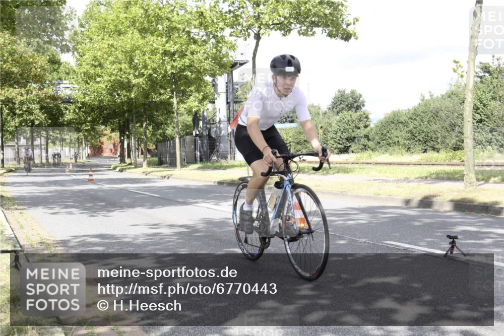 11.08.2024 - GEWOBA Citytriathlon Bremen H.Heesch http://msf.ph/oto/6770443 11.08.2024 12:08:43 Radfahren 741, 742, 796, 892, 963, 966, 981, 1022 meine-sportfotos.de