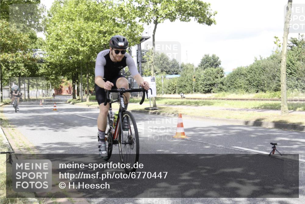 11.08.2024 - GEWOBA Citytriathlon Bremen H.Heesch http://msf.ph/oto/6770447 11.08.2024 12:08:47 Radfahren 741, 742, 796, 892, 917, 963, 966, 981, 1022 meine-sportfotos.de
