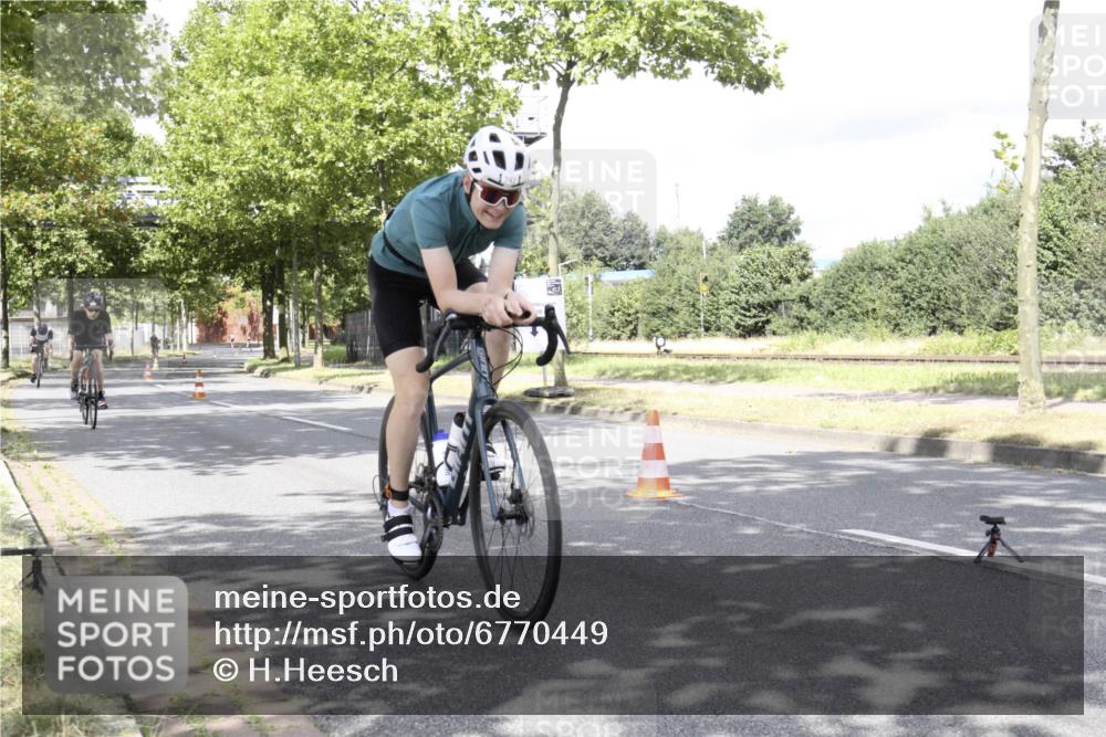 11.08.2024 - GEWOBA Citytriathlon Bremen H.Heesch http://msf.ph/oto/6770449 11.08.2024 12:08:49 Radfahren 741, 742, 796, 892, 917, 963, 966, 981, 1022 meine-sportfotos.de