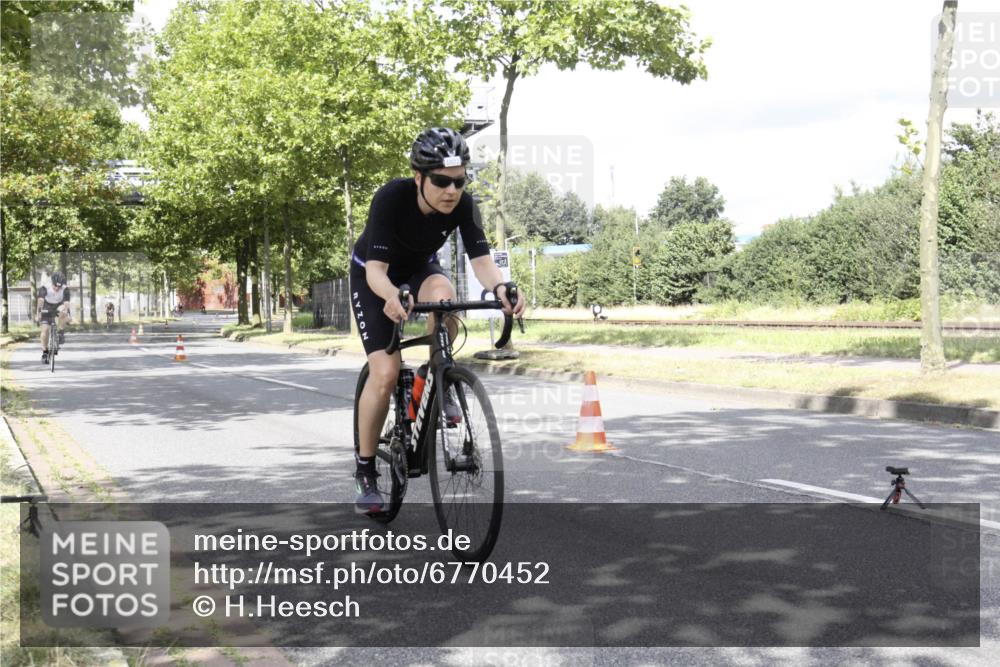 11.08.2024 - GEWOBA Citytriathlon Bremen H.Heesch http://msf.ph/oto/6770452 11.08.2024 12:08:50 Radfahren 741, 742, 796, 892, 917, 963, 966, 981, 1022 meine-sportfotos.de
