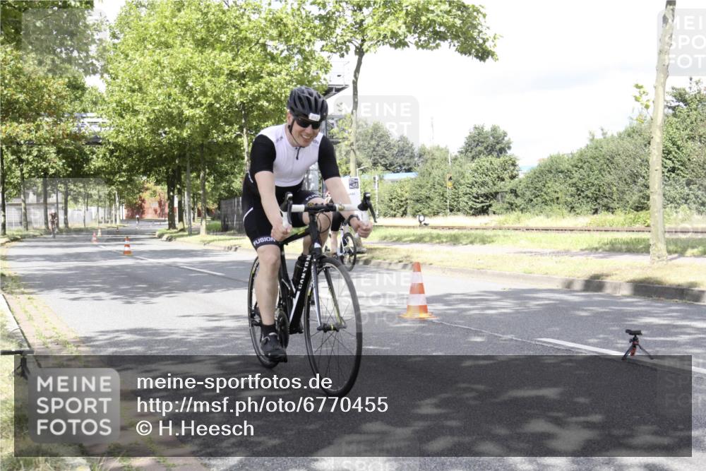 11.08.2024 - GEWOBA Citytriathlon Bremen H.Heesch http://msf.ph/oto/6770455 11.08.2024 12:08:52 Radfahren 741, 742, 796, 892, 917, 966, 981, 1022 meine-sportfotos.de