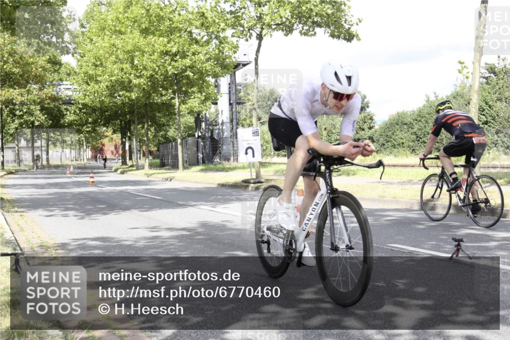 11.08.2024 - GEWOBA Citytriathlon Bremen H.Heesch http://msf.ph/oto/6770460 11.08.2024 12:09:05 Radfahren 844, 889, 892, 917 meine-sportfotos.de