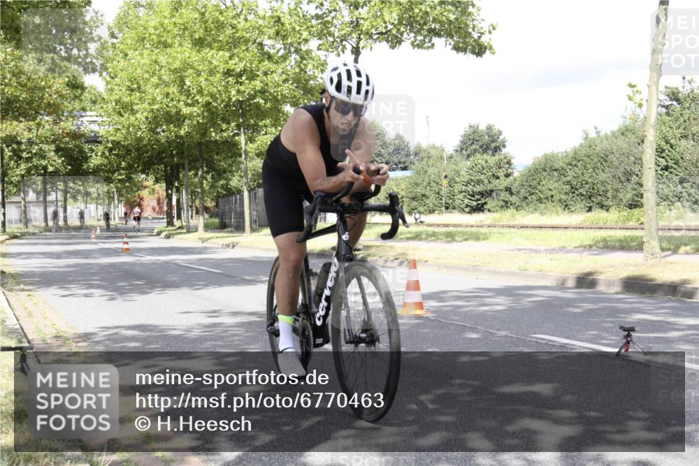 11.08.2024 - GEWOBA Citytriathlon Bremen H.Heesch http://msf.ph/oto/6770463 11.08.2024 12:09:11 Radfahren 793, 844, 863, 866, 889, 917, 932 meine-sportfotos.de