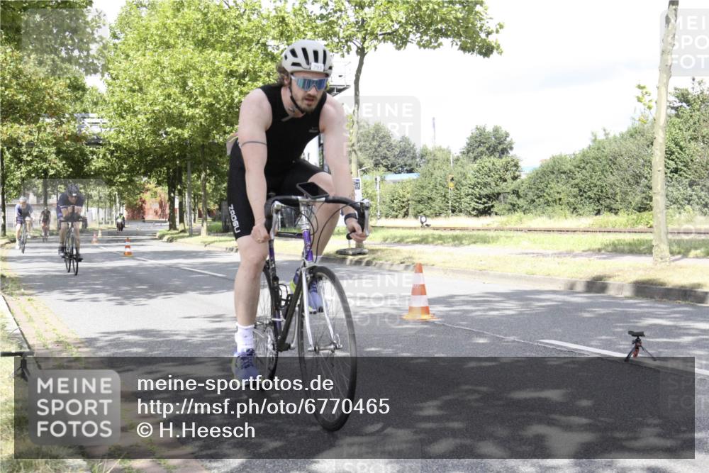 11.08.2024 - GEWOBA Citytriathlon Bremen H.Heesch http://msf.ph/oto/6770465 11.08.2024 12:09:17 Radfahren 787, 793, 844, 863, 866, 889, 932 meine-sportfotos.de