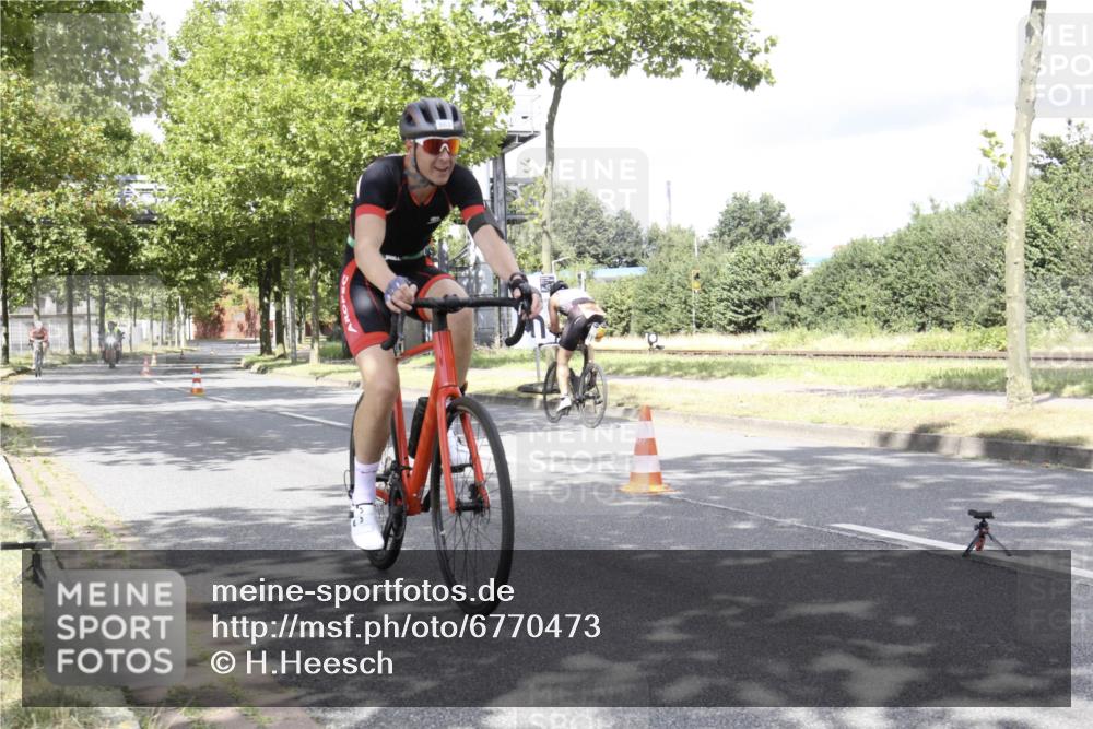11.08.2024 - GEWOBA Citytriathlon Bremen H.Heesch http://msf.ph/oto/6770473 11.08.2024 12:09:21 Radfahren 787, 793, 863, 866, 889, 932 meine-sportfotos.de