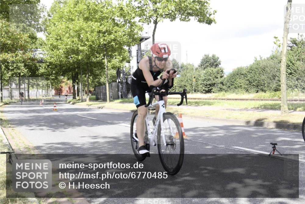 11.08.2024 - GEWOBA Citytriathlon Bremen H.Heesch http://msf.ph/oto/6770485 11.08.2024 12:09:45 Radfahren 751, 908, 988, 1027 meine-sportfotos.de