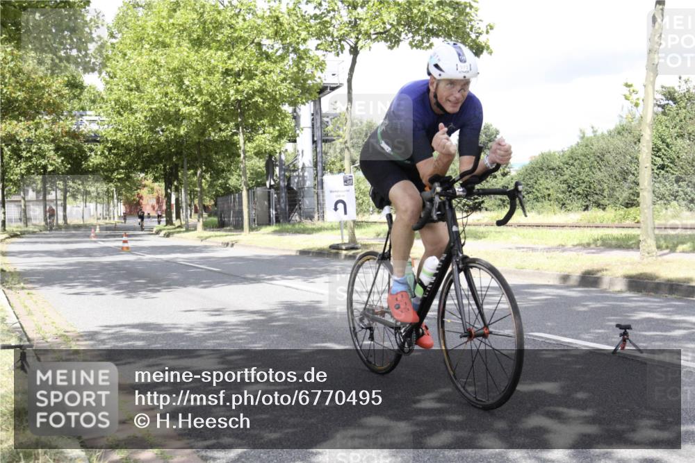 11.08.2024 - GEWOBA Citytriathlon Bremen H.Heesch http://msf.ph/oto/6770495 11.08.2024 12:10:22 Radfahren 945, 953, 971 meine-sportfotos.de