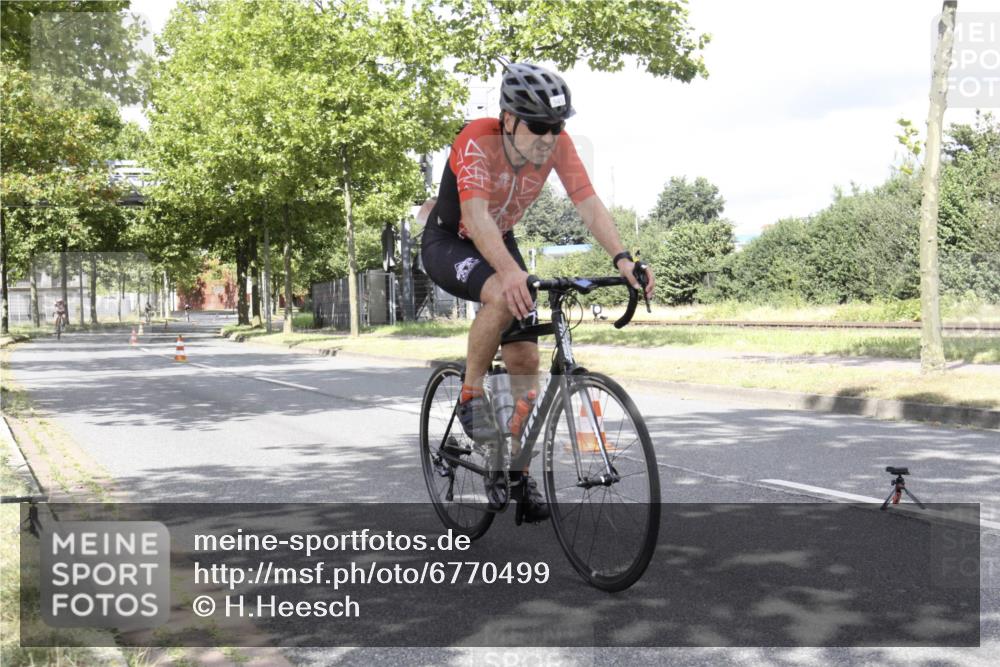 11.08.2024 - GEWOBA Citytriathlon Bremen H.Heesch http://msf.ph/oto/6770499 11.08.2024 12:10:28 Radfahren 745, 804, 945, 971 meine-sportfotos.de