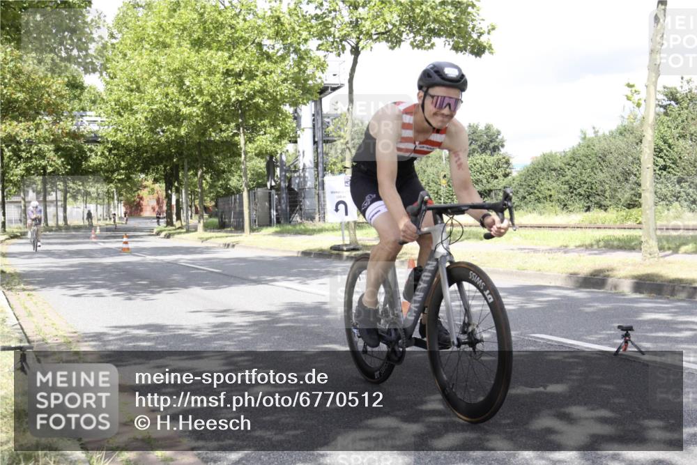 11.08.2024 - GEWOBA Citytriathlon Bremen H.Heesch http://msf.ph/oto/6770512 11.08.2024 12:10:55 Radfahren 824, 856, 876, 992, 1016 meine-sportfotos.de