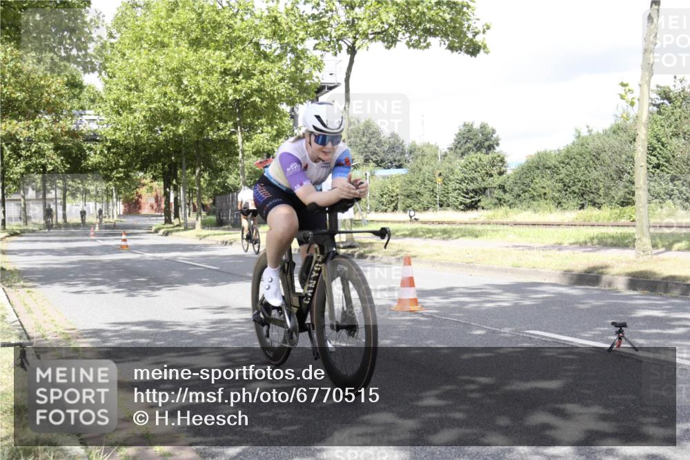 11.08.2024 - GEWOBA Citytriathlon Bremen H.Heesch http://msf.ph/oto/6770515 11.08.2024 12:10:58 Radfahren 824, 856, 876, 992, 1016 meine-sportfotos.de