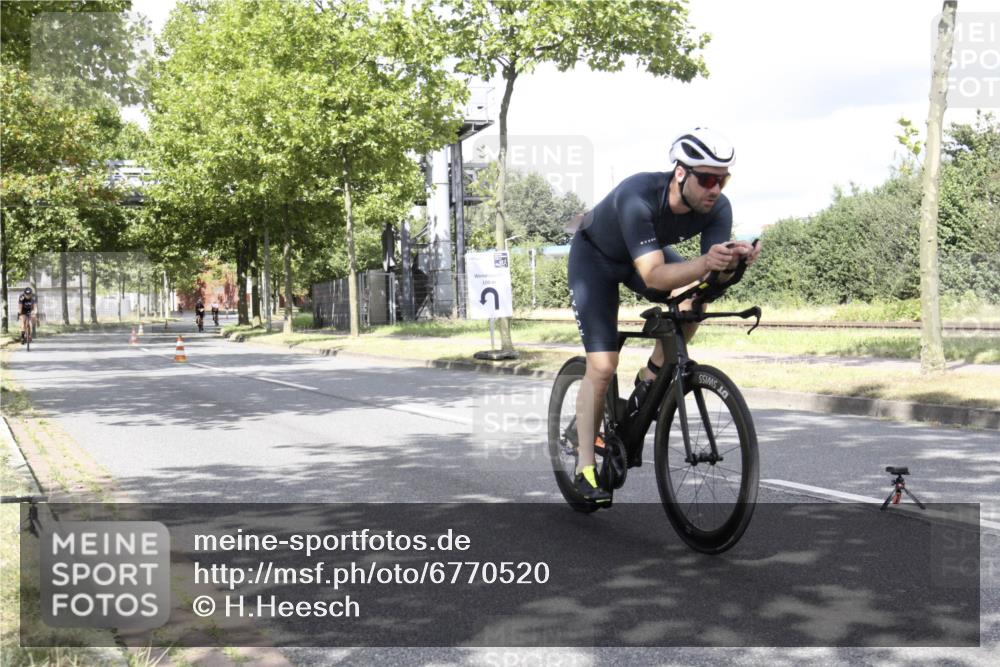 11.08.2024 - GEWOBA Citytriathlon Bremen H.Heesch http://msf.ph/oto/6770520 11.08.2024 12:11:05 Radfahren 824, 856, 876, 992, 1016 meine-sportfotos.de
