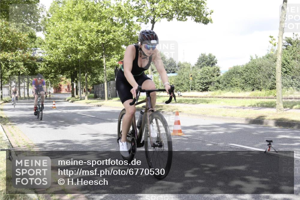 11.08.2024 - GEWOBA Citytriathlon Bremen H.Heesch http://msf.ph/oto/6770530 11.08.2024 12:11:35 Radfahren 891, 898, 987, 1003, 1005, 1034 meine-sportfotos.de
