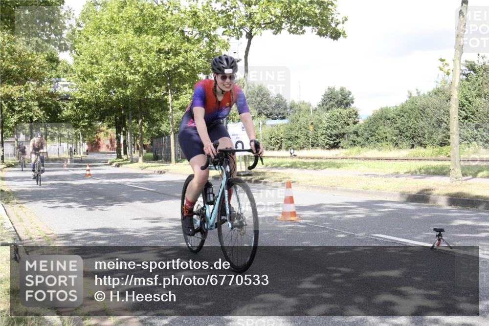 11.08.2024 - GEWOBA Citytriathlon Bremen H.Heesch http://msf.ph/oto/6770533 11.08.2024 12:11:36 Radfahren 891, 898, 987, 1003, 1005, 1034 meine-sportfotos.de