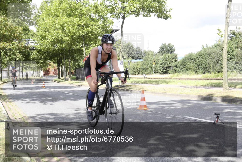 11.08.2024 - GEWOBA Citytriathlon Bremen H.Heesch http://msf.ph/oto/6770536 11.08.2024 12:11:37 Radfahren 891, 898, 987, 1003, 1005, 1034 meine-sportfotos.de