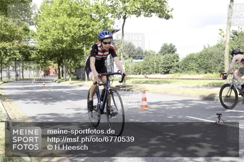 11.08.2024 - GEWOBA Citytriathlon Bremen H.Heesch http://msf.ph/oto/6770539 11.08.2024 12:11:39 Radfahren 898, 987, 1003, 1005, 1034 meine-sportfotos.de