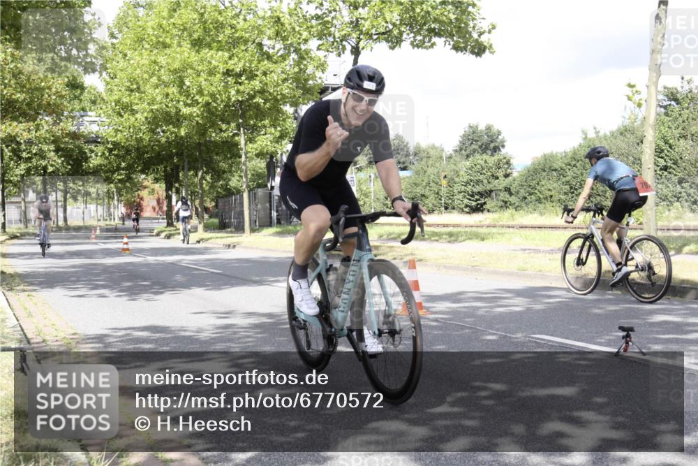 11.08.2024 - GEWOBA Citytriathlon Bremen H.Heesch http://msf.ph/oto/6770572 11.08.2024 12:12:34 Radfahren 749, 960, 961, 993 meine-sportfotos.de