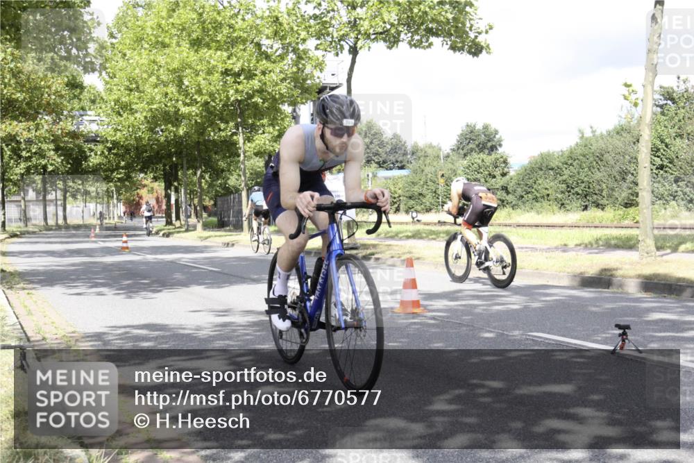 11.08.2024 - GEWOBA Citytriathlon Bremen H.Heesch http://msf.ph/oto/6770577 11.08.2024 12:12:36 Radfahren 749, 857, 960, 961, 993 meine-sportfotos.de