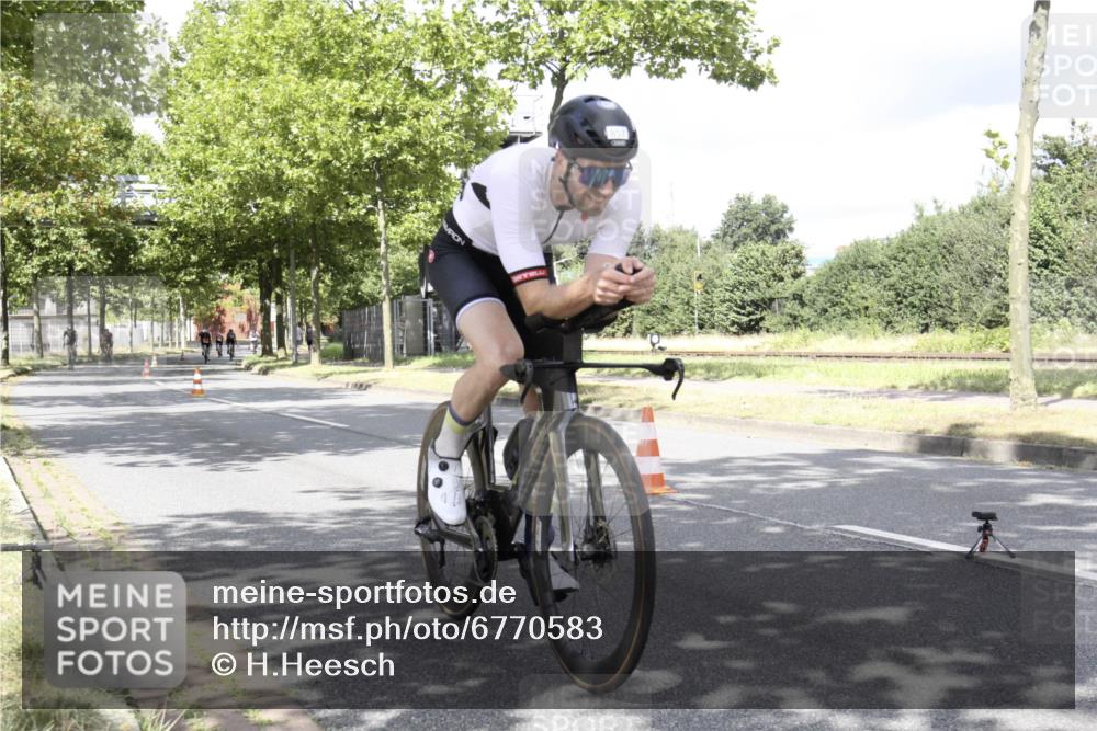 11.08.2024 - GEWOBA Citytriathlon Bremen H.Heesch http://msf.ph/oto/6770583 11.08.2024 12:12:44 Radfahren 749, 831, 857, 960, 961, 993, 999 meine-sportfotos.de