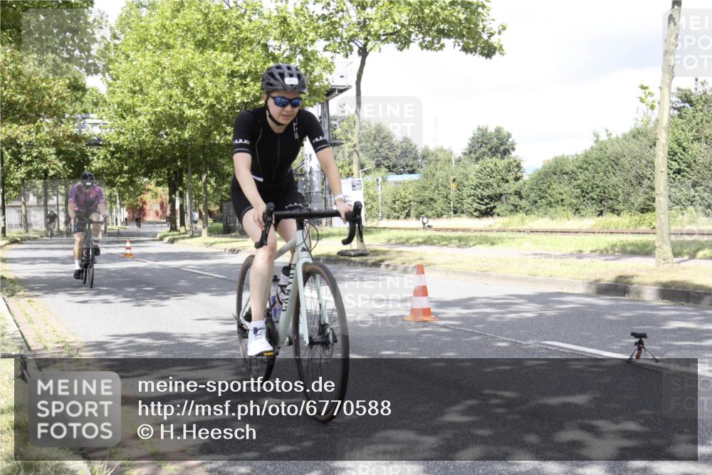 11.08.2024 - GEWOBA Citytriathlon Bremen H.Heesch http://msf.ph/oto/6770588 11.08.2024 12:12:50 Radfahren 749, 831, 840, 857, 993, 999 meine-sportfotos.de