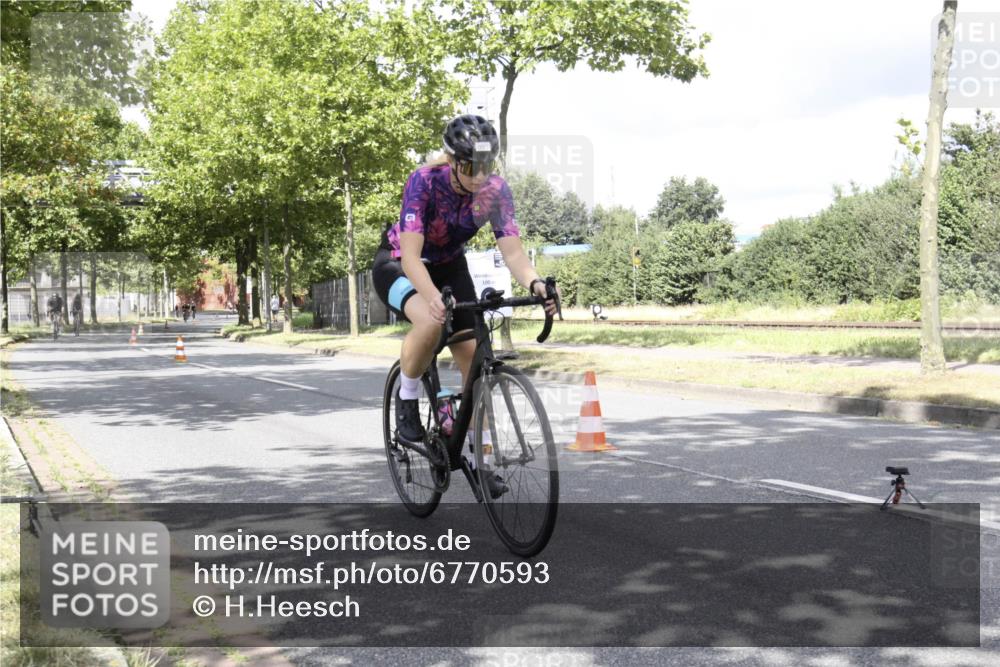 11.08.2024 - GEWOBA Citytriathlon Bremen H.Heesch http://msf.ph/oto/6770593 11.08.2024 12:12:51 Radfahren 749, 831, 840, 857, 993, 999 meine-sportfotos.de