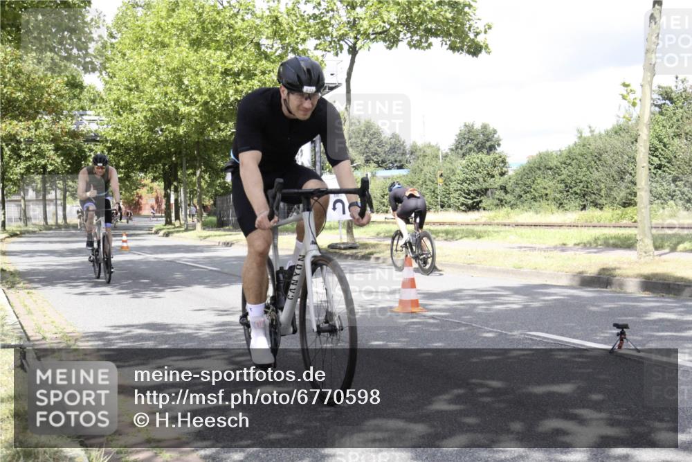 11.08.2024 - GEWOBA Citytriathlon Bremen H.Heesch http://msf.ph/oto/6770598 11.08.2024 12:12:56 Radfahren 743, 807, 831, 840, 857, 969, 993, 999, 1009 meine-sportfotos.de