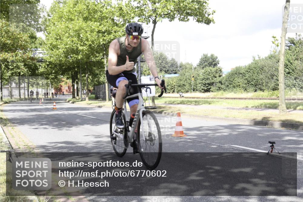 11.08.2024 - GEWOBA Citytriathlon Bremen H.Heesch http://msf.ph/oto/6770602 11.08.2024 12:12:57 Radfahren 743, 807, 831, 840, 857, 969, 993, 999, 1009 meine-sportfotos.de