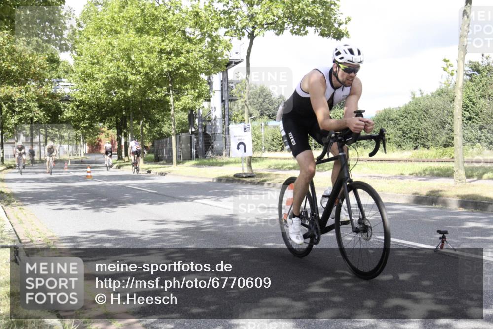 11.08.2024 - GEWOBA Citytriathlon Bremen H.Heesch http://msf.ph/oto/6770609 11.08.2024 12:13:03 Radfahren 743, 769, 788, 807, 831, 840, 969, 999, 1009 meine-sportfotos.de