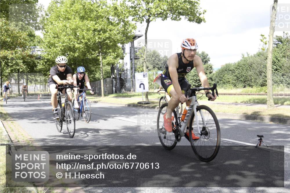 11.08.2024 - GEWOBA Citytriathlon Bremen H.Heesch http://msf.ph/oto/6770613 11.08.2024 12:13:06 Radfahren 743, 769, 788, 807, 831, 840, 969, 1009 meine-sportfotos.de