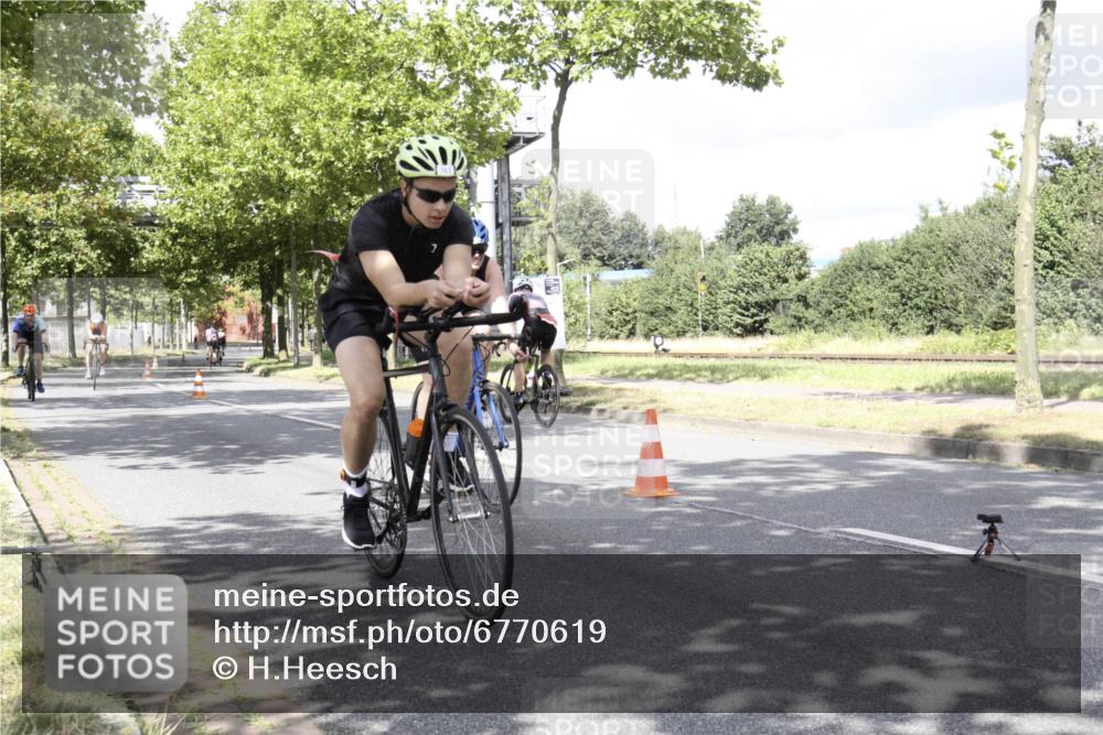 11.08.2024 - GEWOBA Citytriathlon Bremen H.Heesch http://msf.ph/oto/6770619 11.08.2024 12:13:07 Radfahren 743, 769, 788, 807, 831, 840, 969, 1009 meine-sportfotos.de