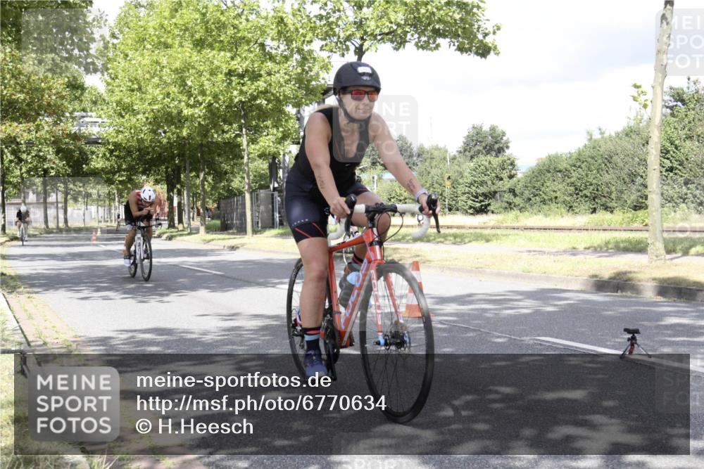 11.08.2024 - GEWOBA Citytriathlon Bremen H.Heesch http://msf.ph/oto/6770634 11.08.2024 12:13:22 Radfahren 769, 782, 788, 797, 896, 1011 meine-sportfotos.de