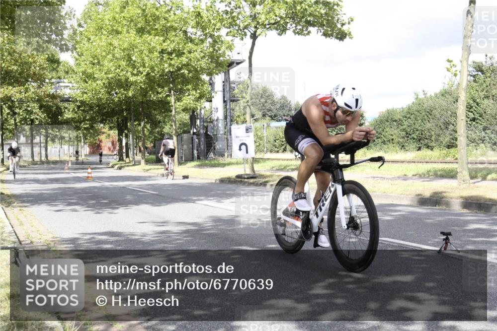 11.08.2024 - GEWOBA Citytriathlon Bremen H.Heesch http://msf.ph/oto/6770639 11.08.2024 12:13:23 Radfahren 769, 782, 788, 797, 896, 1011 meine-sportfotos.de