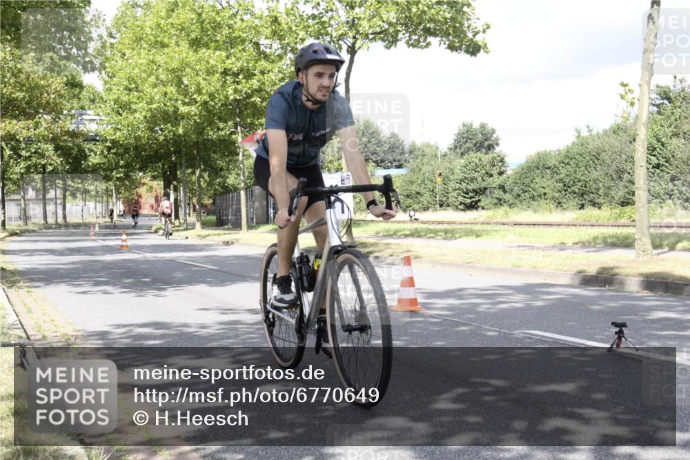 11.08.2024 - GEWOBA Citytriathlon Bremen H.Heesch http://msf.ph/oto/6770649 11.08.2024 12:13:34 Radfahren 782, 797, 858, 896, 1011 meine-sportfotos.de