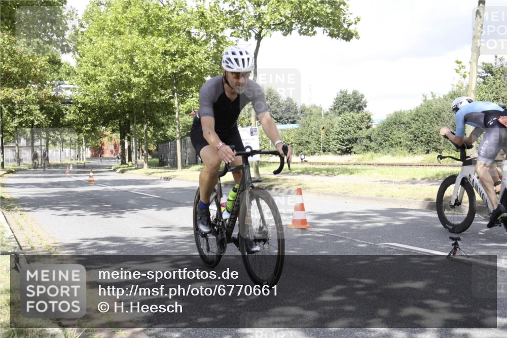 11.08.2024 - GEWOBA Citytriathlon Bremen H.Heesch http://msf.ph/oto/6770661 11.08.2024 12:14:00 Radfahren 772, 820, 902, 940, 957, 998 meine-sportfotos.de