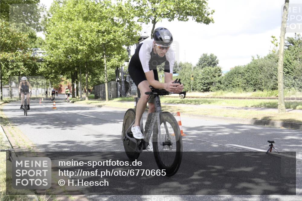 11.08.2024 - GEWOBA Citytriathlon Bremen H.Heesch http://msf.ph/oto/6770665 11.08.2024 12:14:04 Radfahren 772, 902, 940, 957, 998 meine-sportfotos.de