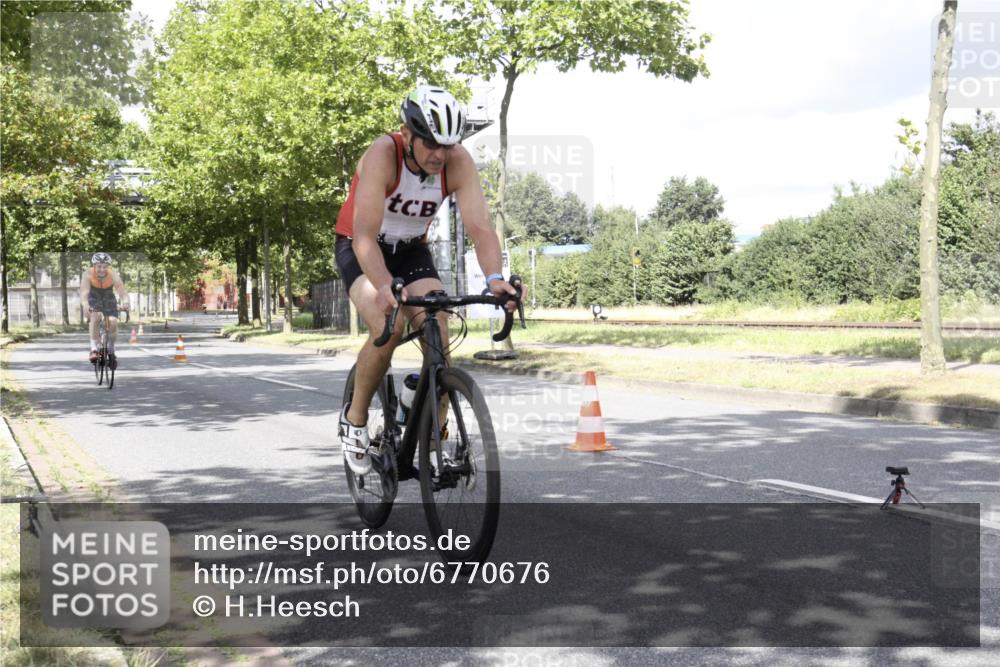 11.08.2024 - GEWOBA Citytriathlon Bremen H.Heesch http://msf.ph/oto/6770676 11.08.2024 12:14:20 Radfahren 772, 821, 825 meine-sportfotos.de