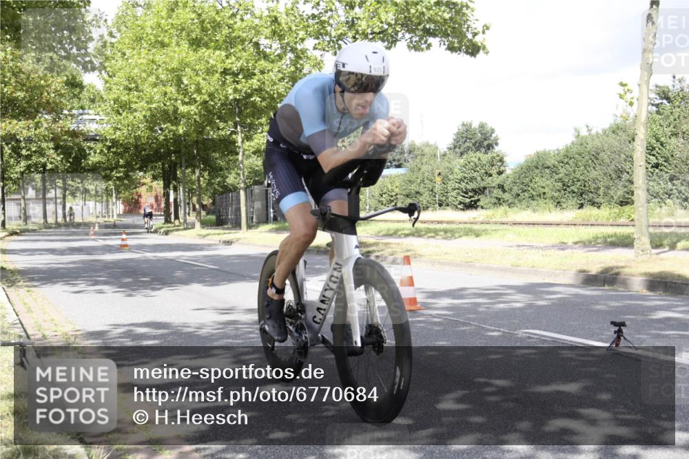 11.08.2024 - GEWOBA Citytriathlon Bremen H.Heesch http://msf.ph/oto/6770684 11.08.2024 12:14:46 Radfahren 850, 905, 925 meine-sportfotos.de