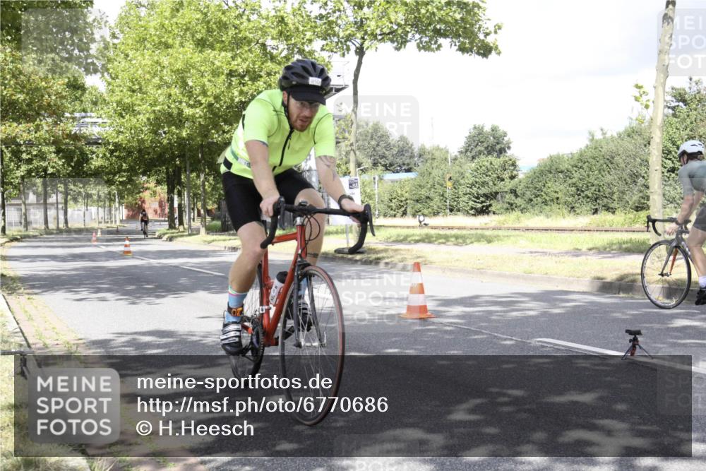 11.08.2024 - GEWOBA Citytriathlon Bremen H.Heesch http://msf.ph/oto/6770686 11.08.2024 12:14:54 Radfahren 850, 925 meine-sportfotos.de