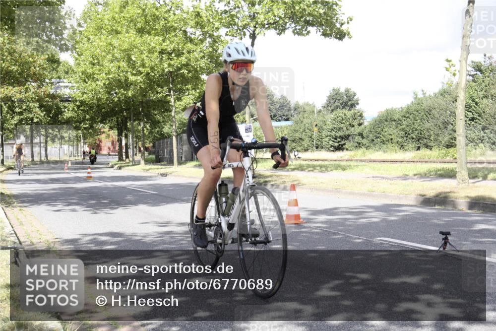 11.08.2024 - GEWOBA Citytriathlon Bremen H.Heesch http://msf.ph/oto/6770689 11.08.2024 12:15:20 Radfahren 754, 897, 991 meine-sportfotos.de